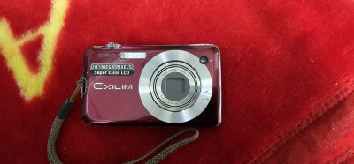 APARAT FOTO DIGITAL Casio Exilim EX-S10 , NU IESE OBIECTIVUL ,FARA ACUMULATOR foto