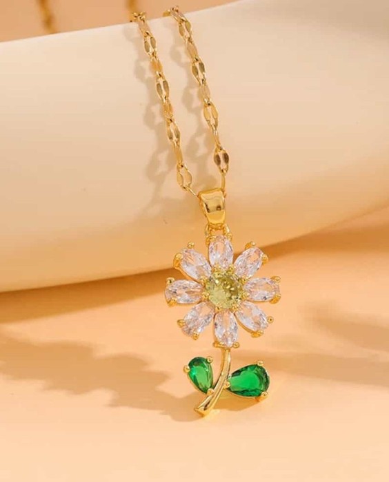 Lant din Inox Placat cu Aur cu Pandantiv Floare si Zirconiu Verde &ndash; Eleganta