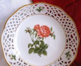 FARFURIE PORTELAN PERFORAT INGRES WEISS BAVARIA DECOR CU TRANDAFIRI 19 CM