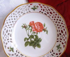 FARFURIE PORTELAN PERFORAT INGRES WEISS BAVARIA DECOR CU TRANDAFIRI 19 CM foto