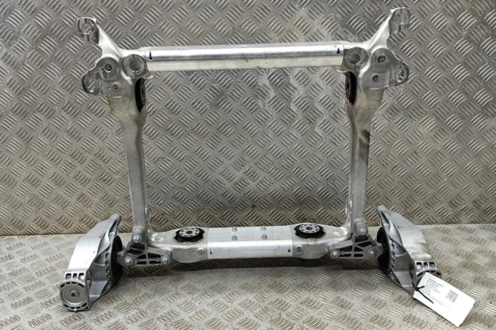 Suport motor dreapta MERCEDES-BENZ EQE V295 2022 OEM: A2973451100,A2973330600,A2973330500 | 23663702