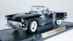 Macheta Ford Thunderbird 1955 - American Mint 1/18 foto