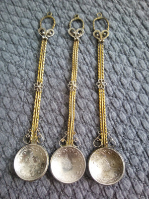 Trei lingurite metal si argint, cu moneda argint otoman-5 kurus foto