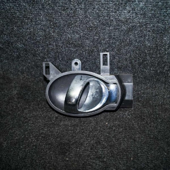 Cadru m&acirc;ner interior ușă dreapta spate NISSAN JUKE F15 2010 1811093