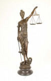 Justitia - statueta din bronz pe un soclu din marmura BR-173