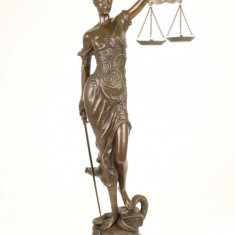 Justitia - statueta din bronz pe un soclu din marmura BR-173