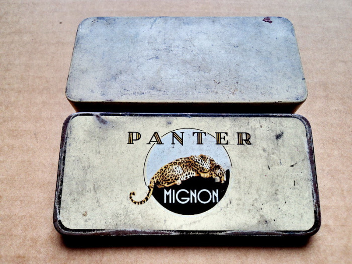 C119-Cutie Tigarete mici Panther mignon veche stare buna metal inainte razboi.