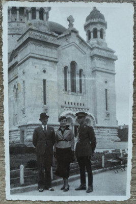 Militar roman in fata Catedralei Arhiepiscopiei Ortodoxe din Cluj, anii &amp;#039;30 foto