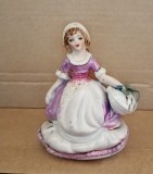 Bibelou portelan ceramica Doamna cu cosulet