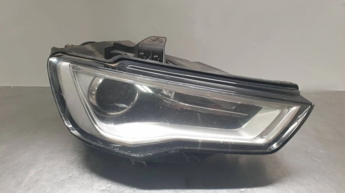 Audi A3 S3 8V Headlight/headlamp 8V0941006 01074022AE 1EL01074022