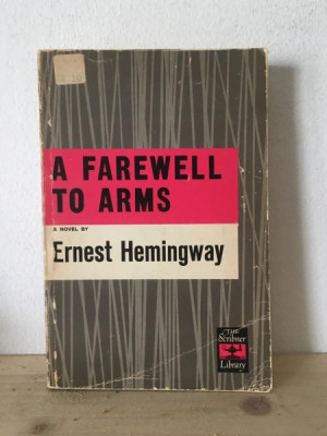 Ernest Hemingway - A Farewell to Arms foto