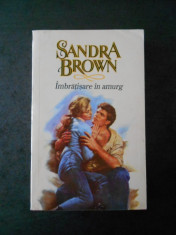 SANDRA BROWN - IMBRATISARE IN AMURG foto