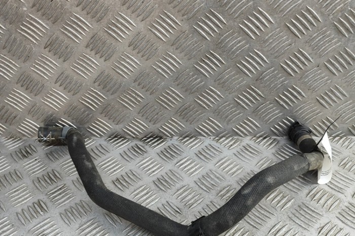 Furtun de lichid de răcire AUDI A3 Sportback 8VA, 8VF 2018 OEM: 3Q0121108A 30825584