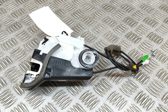 &Icirc;ncuietoare ușă dreapta spate TOYOTA YARIS _P21_ 2023 OEM: 69050-K0040 26287535