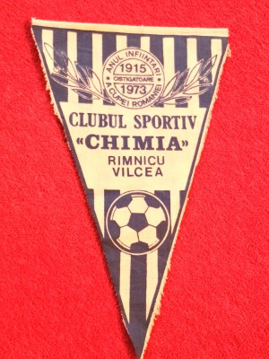 Fanion fotbal - CS &amp;quot;CHIMIA&amp;quot; RAMNICU-VALCEA (fara snurul de agatat) foto