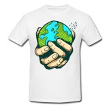 Tricou &quot; Pamantul in mana &quot;
