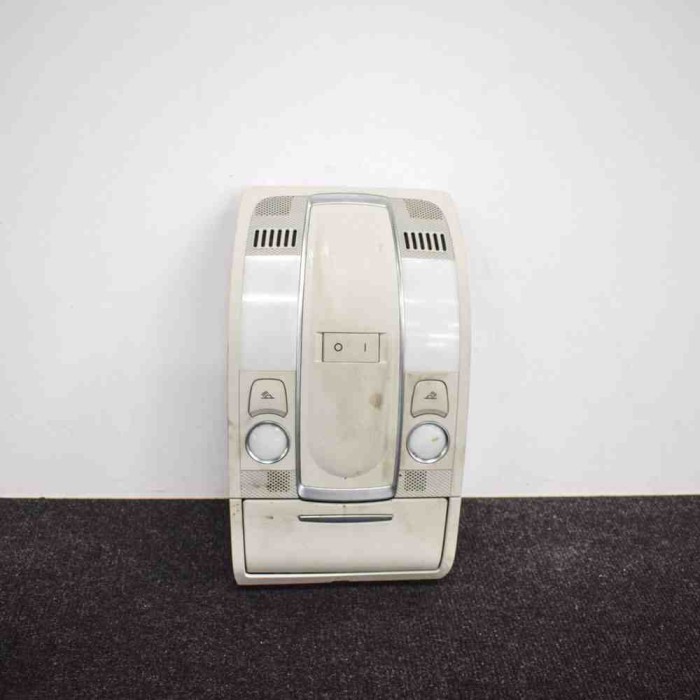 Iluminare interioară AUDI A6 Avant 4F5, C6 2010 OEM: 4F09511774F09101774F0947135BQ 3664964