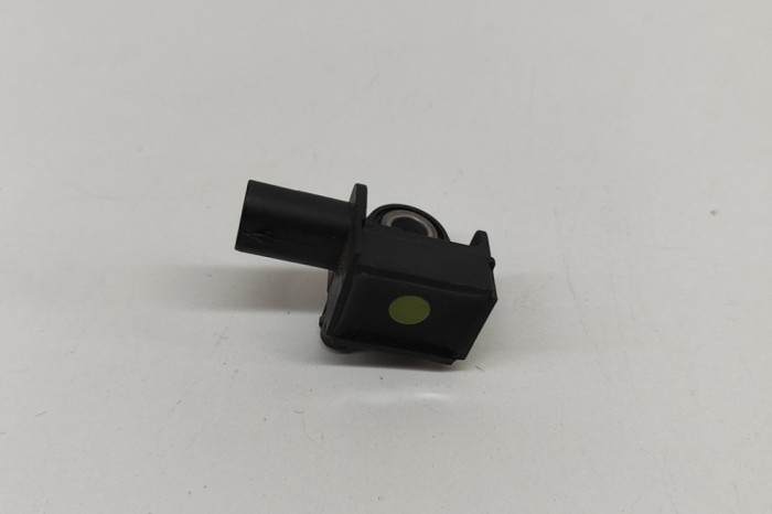 Senzor de impact dreapta față VW GOLF VII 5G1, BQ1, BE1, BE2 2015 OEM: 5Q0959651 28827857