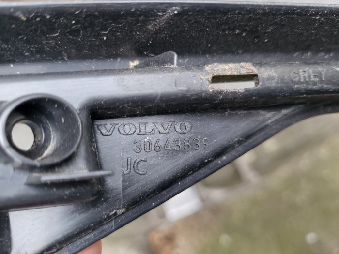 Scrumieră neagră Volvo XC90 2005