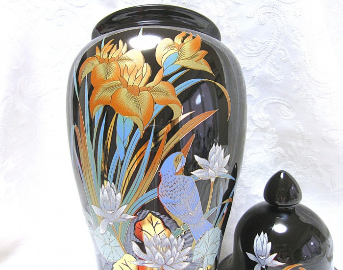 VAZA MARE TIP URNA CERAMICA FRANTA DECOR AURIT CU IRISI NUFERI SI PASARI 37 CM