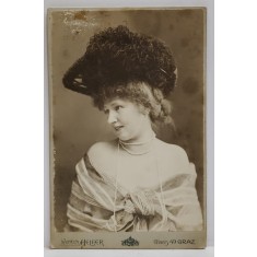 STUDIO WILHELM HELFER , GRAZ , TANARA CU PALARIE SI MARGELE , FOTOGRAFIE CABINET , 1905