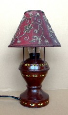 Lampa vintage din lemn pictat manual, veioza functionala, ornamente tip ochi