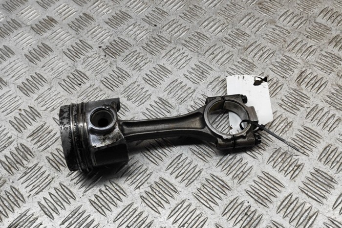 Piston VW PASSAT Variant B8 3G5 2016 OEM: 04L107065D,03L105401A 31601809