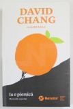 IA O PIERSICA de DAVID CHANG cu GABE ULLA , MEMORIILE UNUI CHEF , 2021