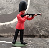 Britains LTD Hong Kong 1/32 garda vintage 1960 plastic rosu vopsea originala