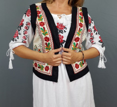 Vesta brodata cu model traditional Jenica foto