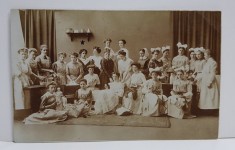 TINERE LA SCOALA IN DRESDA , FOTOGRAFIE TIP CARTE POSTALA , MONOCROMA, NECIRCULATA , INCEPUTUL SECOLULUI XX