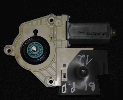 Motor macara geam ușă dreapta față VW PASSAT B6 3C2 2009 OEM: 1K0959792N980852-1271K0959702AC3C1837462L 1769403 foto