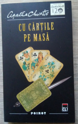 Agatha Christie / CU CĂRȚILE PE MASĂ foto