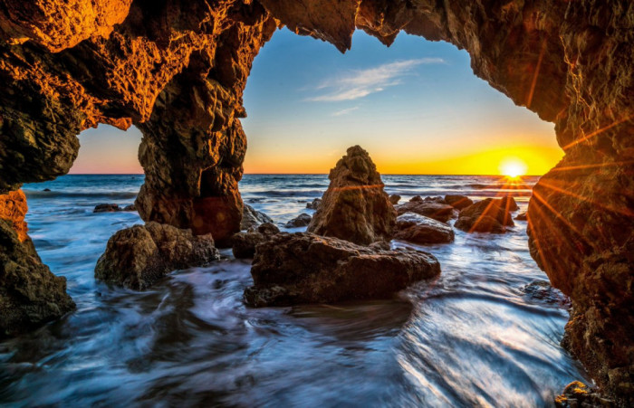 Fototapet de perete autoadeziv si lavabil Rasarit in Malibu, 220 x 135 cm