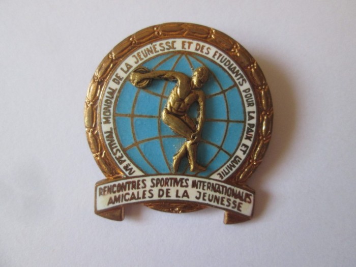 Rara! Insigna al 4-lea Festival Mondial al Tineretului si Studentilor București 1953,diametrul=34 mm