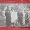 Fotografie tip carte postala, grup la plimbare pe malul raului, 1925