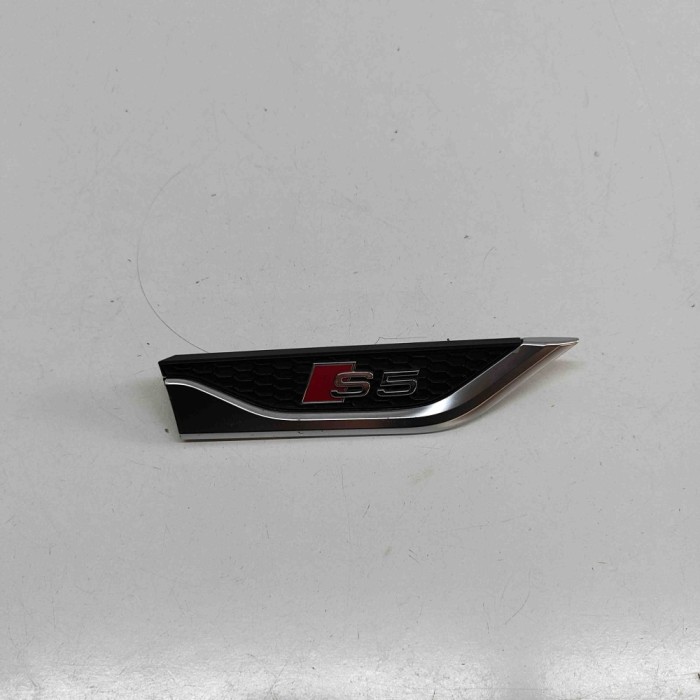 Emblema aripa dreapta AUDI A5 Sportback F5A 2017 OEM: 8W6853602C | 32403823