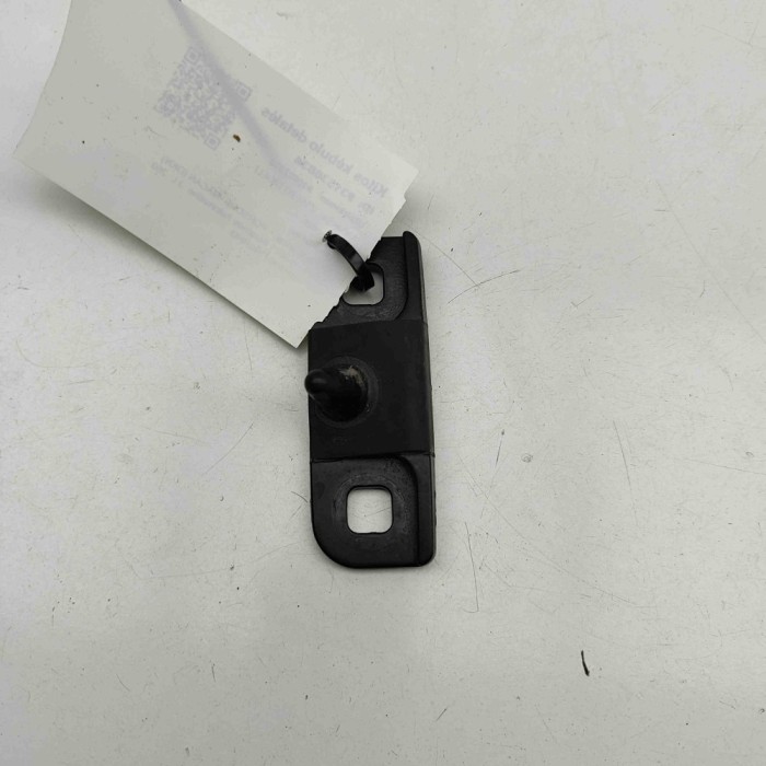 Element de fixare PORSCHE MACAN DKN 2021 OEM: 7N0843842A | 31538834