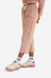 Ellesse pantaloni de trening din bumbac Taran Cropped Jog culoarea roz, medium waist SGM14012-PINK