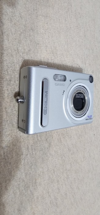APARAT FOTO DIGITAL CASIO EXILIM EX Z4 B , MADE IN JAPAN , FUNCTIONEAZA .