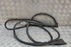 Garnitura de cauciuc ușă dreapta față AUDI Q7 4L 2007 OEM: 4L0837912 28445340