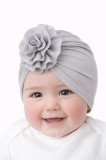 Caciulita gri tip turban cu floare aplicata in fata (Marime Disponibila: 6-9