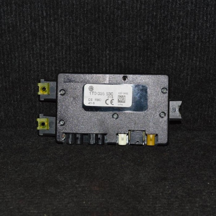 Amplificator de antena VW TOUAREG 7LA, 7L6, 7L7 2007 OEM: 1T0035530 2286001