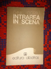 Intrarea in scena - Daniel Corbu / dedicatie , semnatura ( autograf ) catre poetul Traian Cosovei / 50 pagini / a se vedea descriere produs !!!