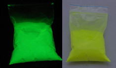 Pigment fosforescent galben care lumineaza galben foto