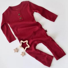 Salopeta cu maneca lunga si pantaloni lungi din bumbac organic si modal - Rosu BabyCosy (Marime: 12-18 Luni)