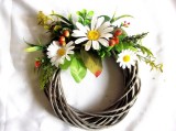 Coronita Handmade cu Margarete Albe, Decorativa, Diametru 20cm