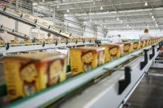 Operator banda fabrica de panettone Germania