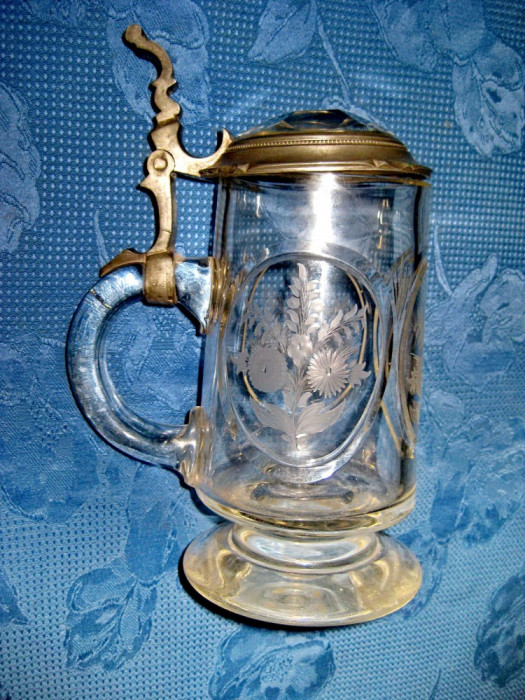 B219-Halba sticla gravata flori veche anii 1900 montura metalica.