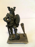 * Figurina Viking Gustav, Italy, plastic, 9cm, motat pe suport aluminiu